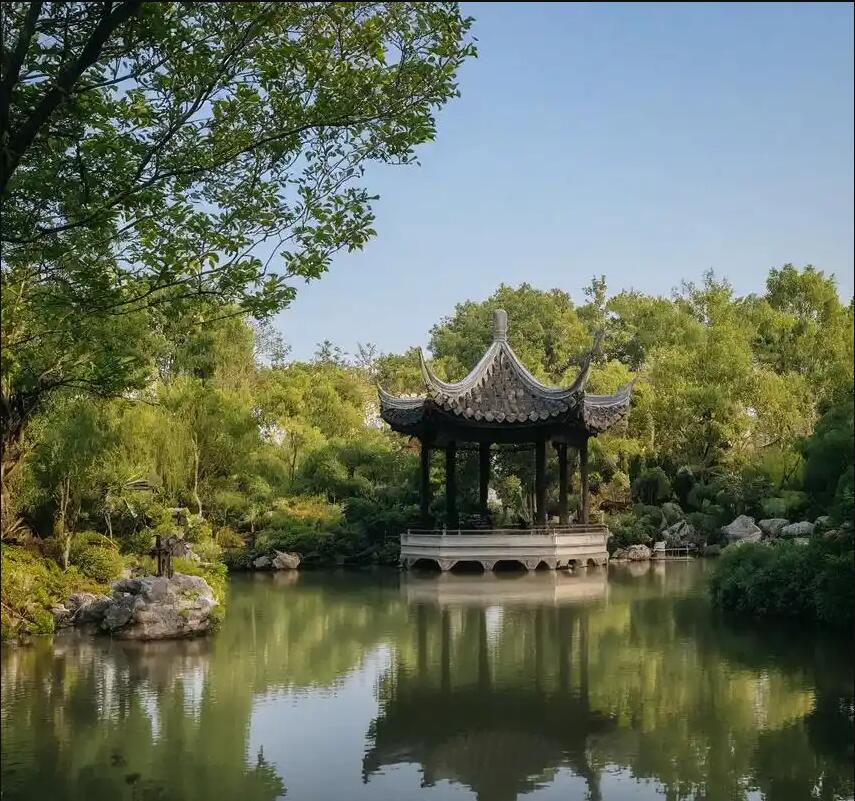 莱芜钢城搁浅餐饮有限公司